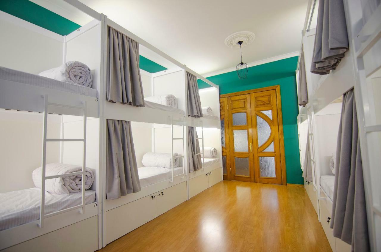 Friends Hostel Lviv Rustaveli Str Εξωτερικό φωτογραφία